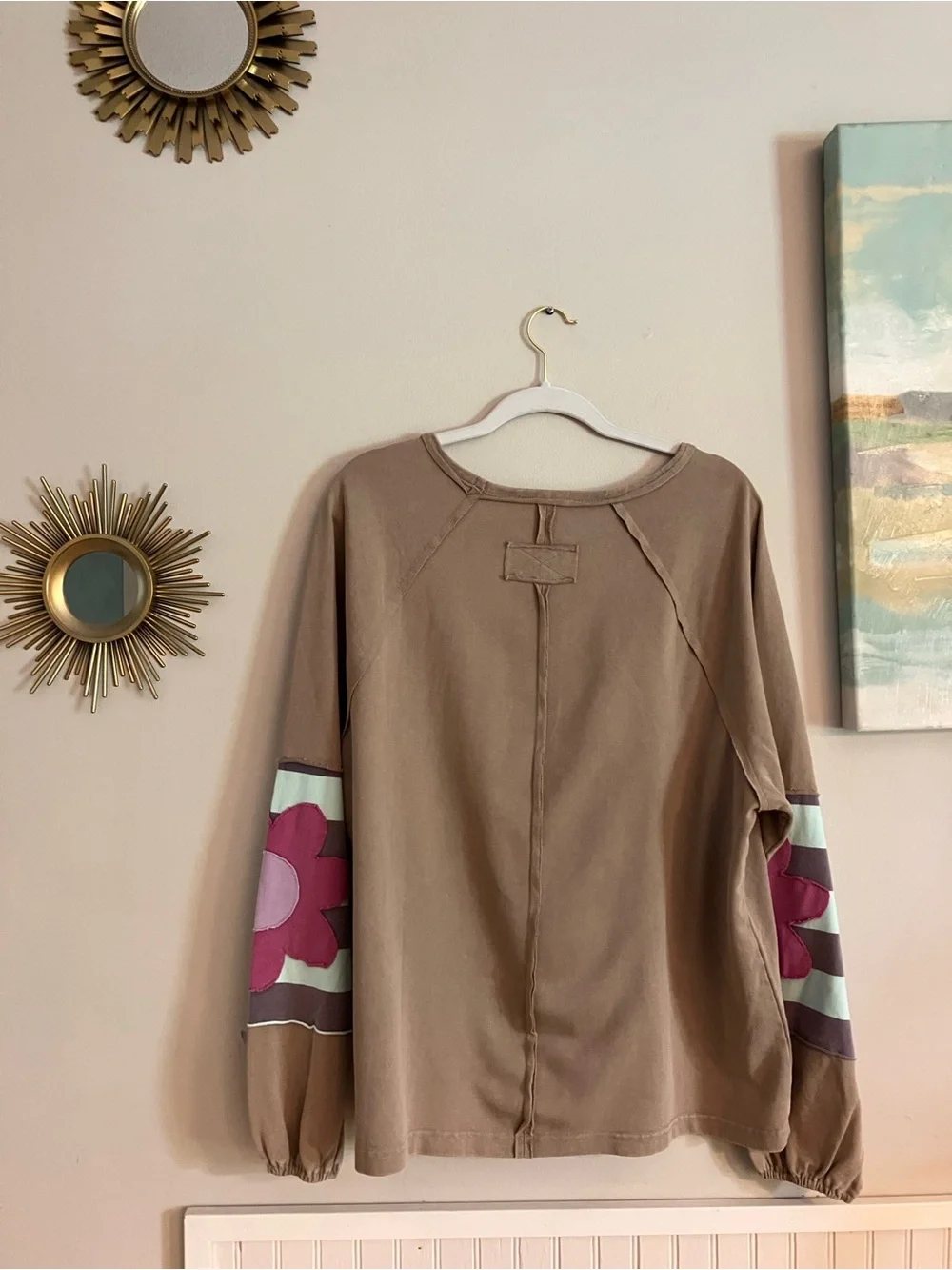 Easel Taupe Lightweight Sweatshirt with Flower Stripe Sleeves - Picture 2 of 9